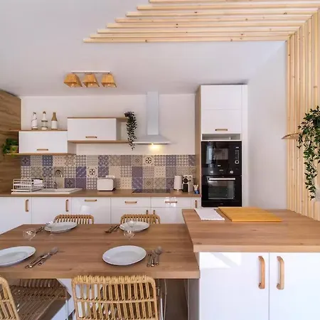 Charming In Heart Of Apartment